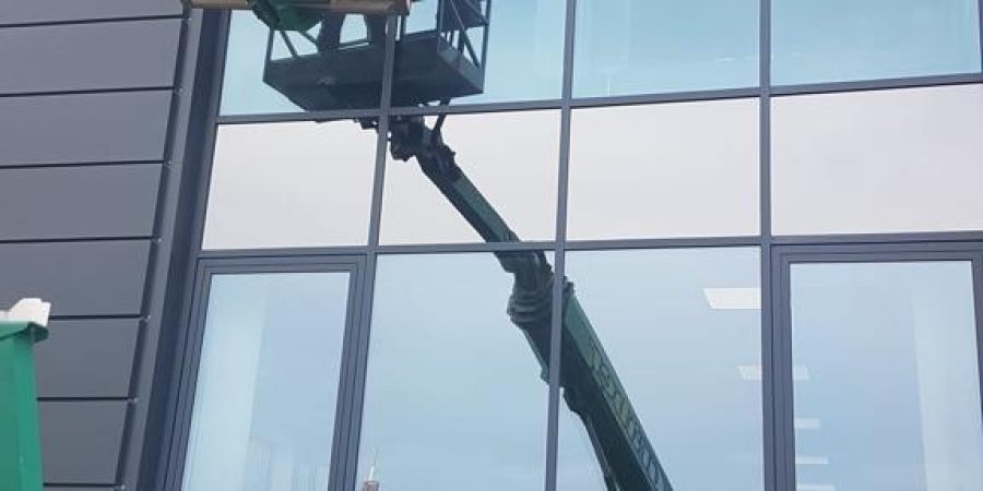 Fassadenreinigung Kran